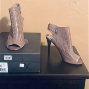 Vince Camuto VC-ASHA Natural Peep-toe Booties!